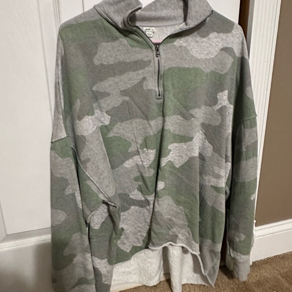 Aerie Women’s Green and Gray Zip-Up Sweater